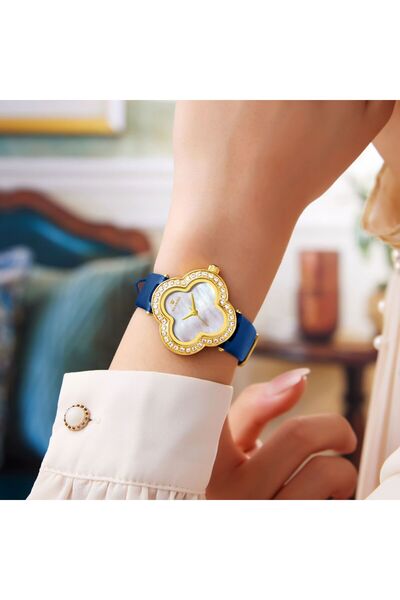 Re Maxwell is a luxury watch brand, combining elegance and luxury with its designs.
