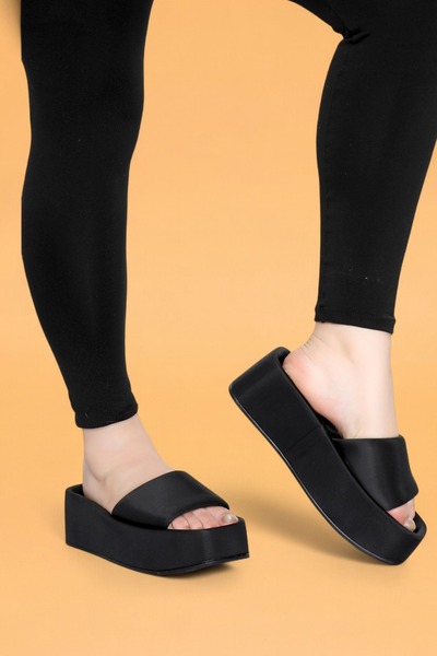 Layber Black Colored High Sole Luxury Slippers