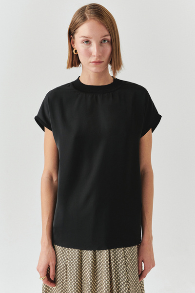 Exquise Crew Neck Low Sleeve Tricot Garnished Regular Black Blouse