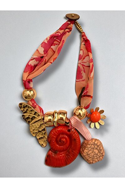 Bo Takı ve Aksesuar Fularlı salyongoz detay charmlı kolye