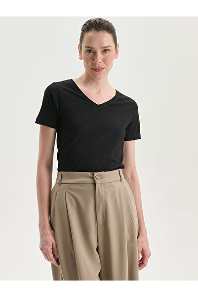 LC Waikiki اختيارات لامعة من متجر شاينينج ستور |   تي شيرت نسائي برقبة على شك...