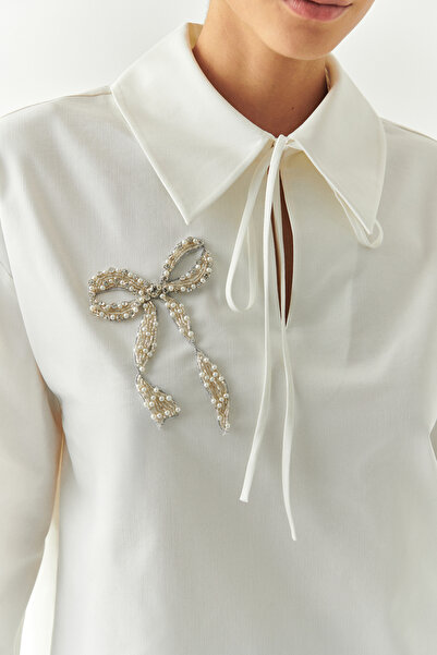 Exquise Long Sleeve Bow Embroidered Shirt Collar Oversize Blouse