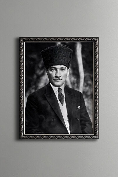 epiqart Ataturk - Vintage Patterned Frame