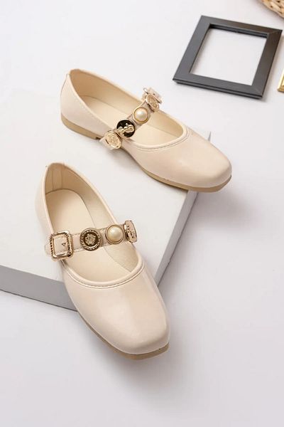 Beyond Women's Cream New Money Buckle Patent Leather Ballerinas Byndpt02