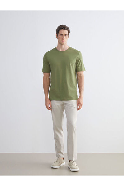 LC Waikiki Λαμπερές επιλογές από το Shining Store | Ανδρικό μπλουζάκι με λαιμόκοψη από βαμβακερό χτενισμένο βαμβάκι