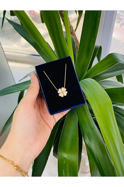 MODA White Pearlescent Clover Stainless Steel Women's Necklace