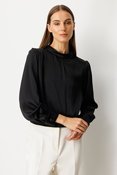 Ekol Sırtı Dantelli Yırtmaç Detaylı Bluz