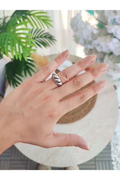 Evorya Women's Curved Twist Model Ring