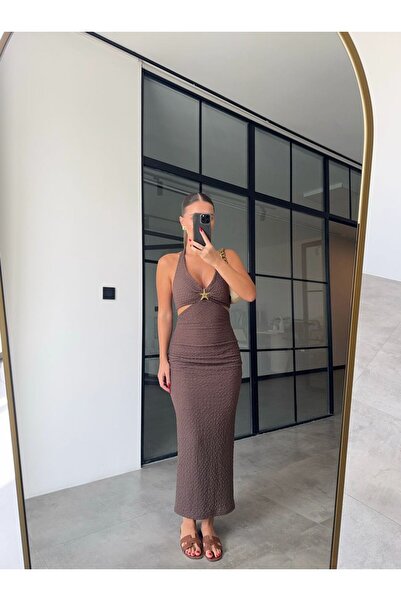 BB Bensu Buyruk SMEĐA HALJINA S OTVORENIM DEKOLTEOM I ZLATNIM ZVEZDASTIM AKSE...