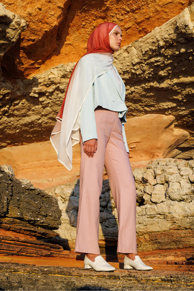 Mooncorn Gradient Muslin Shawl Cherry