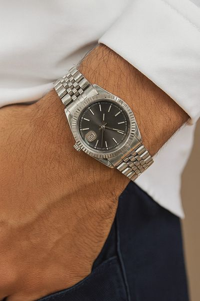 LOOQ Stylish Design Steel Band Men Wristwatch with Calendar