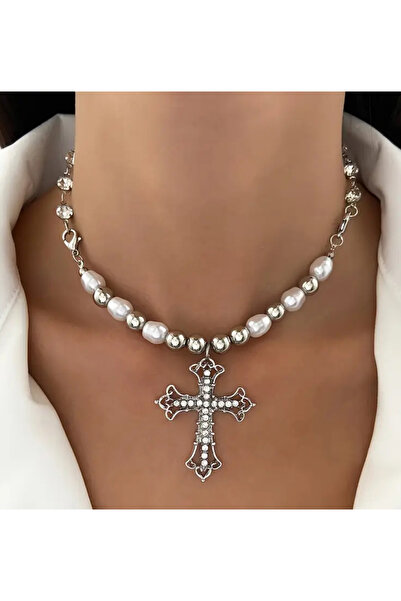 Chic Charms Beyaz ve Gümüş Renk Boncuklu Gümüş Renk Haç Figürlü Gotik Kolye