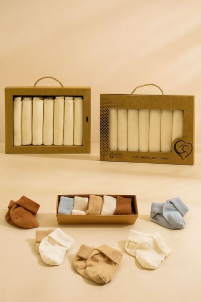 Baby Bakkal Baby Gift 7 Pieces of Wipes and 5 Pairs of Socks in Kraft Box (0-...