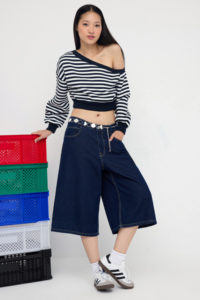 Trendyol Collection Teen Navy Blue Striped Regular Fit Inside Fleece Crop Asymmetric Collar Knitted Sweatshirt Twoaw25Sw00143