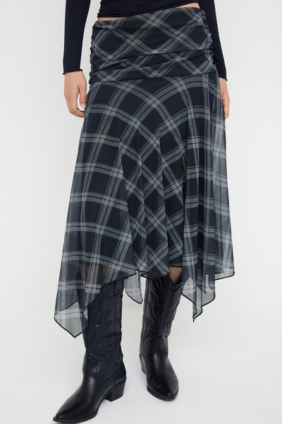 Trendyol Collection Fusta asimetrică Skater cu imprimeu în carouri multicolore Fusta tricotată elastică cu detaliu la vârf TWOAW26ET00037