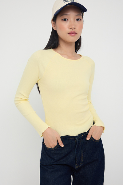 Trendyol Collection Teen Light Yellow Fitted/Slim Fit Crop/Short Knitted Blouse Twoaw26Bz00080