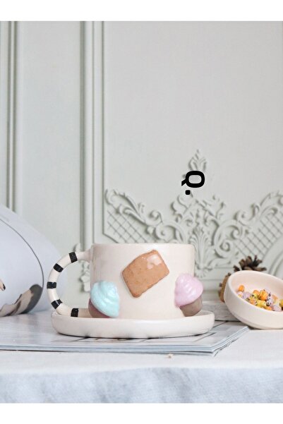 ada mia seramik Handmade Ceramic Mug with Cupcake Figure