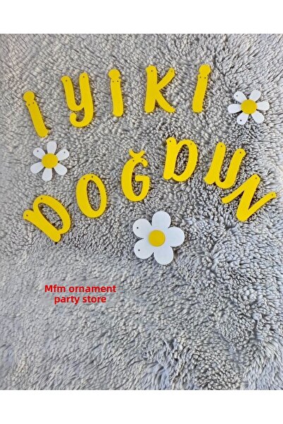 MFM كتابة لافتة عيد ميلاد سعيد من باباتيا إيفا