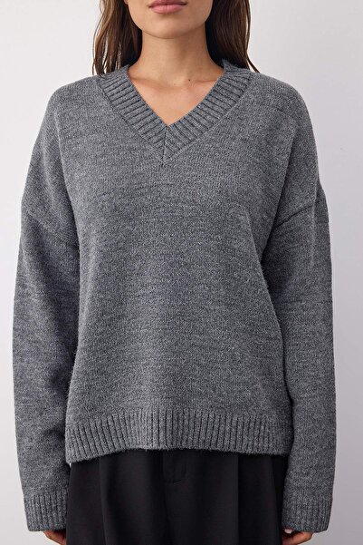 Trendyol Collection Šatní skříň Essentials Antracit Basic Wide Fit Měkký pletený svetr s texturou | TWOAW26KZ00091