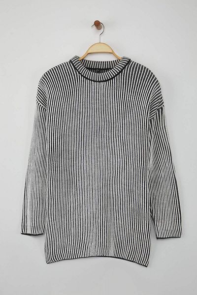 Trendyol Curve Black Corded Crew Neck Knitwear Sweater Tbbaw26An00035