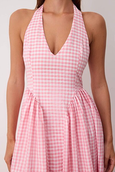 Trendyol Collection Rózsaszín Gingham mintás deréknyitású szőtt maxi ruha TWOSS25EL00874