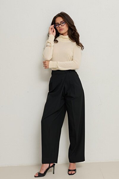 Setre Siyah Belden Asimetrik Kapama Detaylı Pantolon