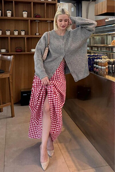 Madmext سترة نسائية رمادية اللون ذات ياقة دائرية وأزرار محبوكة من سيلانيك Mg2487