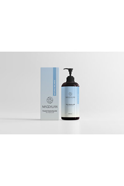 Yağlı Ve Karma Ciltler Için Sivilce Ve Siyah Nokta Karşıtı Yüz Temizleme Jeli 220 ml