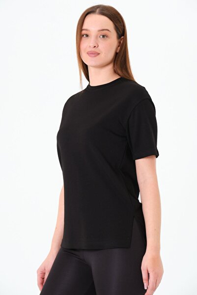 Sortie تيشيرت نسائي برقبة دائرية وأكمام قصيرة وقصة عادية شق لون أسود مودال بي...