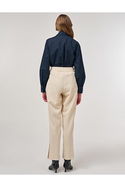 Kayra Yırtmaç Detaylı Kumaş Pantolon Krem