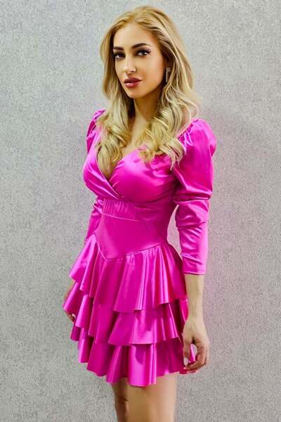 FashionForYou Σατέν φόρεμα Claire με βολάν και ελαφρώς φουσκωτά μακριά μανίκι...