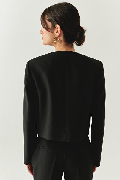 Exquise Padded Gold Buttoned Long Sleeve Short Regular Jacket