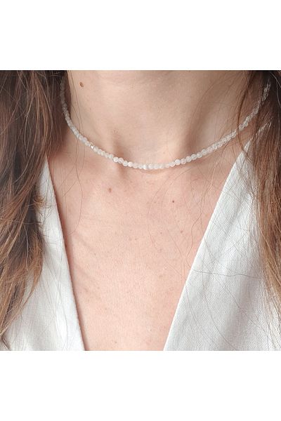 Abundo Basics necklace made of white moonstone with 925 silver accessories, 39 cm