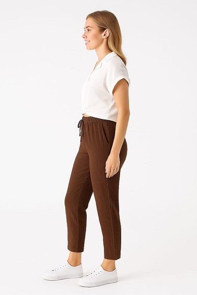 enmodaiçgiyim Dark Brown 100% Cotton Muslin Fabric Women's Trousers – Narrow Leg, Pockets, Comfortable Fit Casual Trousers