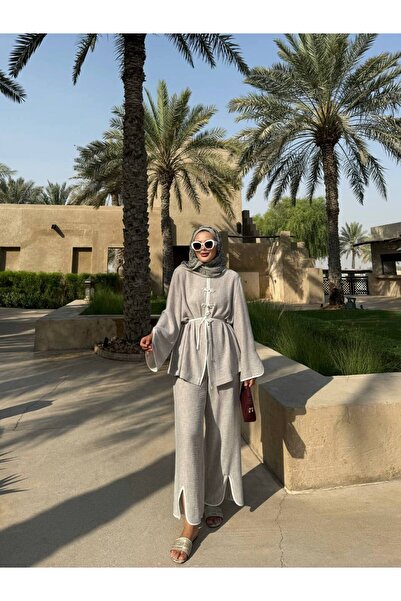 ZARERA ΚΙΝΕΖΙΚΟ ΣΕΤ ΜΕ ΛΕΠΤΟΜΕΡΕΙΑ ΚΟΥΜΠΙΩΝ ΚΑΙ ΔΕΣΙΜΑ ΣΤΗΝ ΜΠΡΟΣΤΙΝΗ ΜΕΡΙΑ