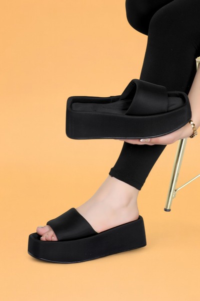 Layber Black Colored High Sole Luxury Slippers