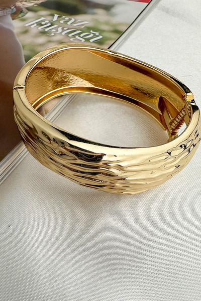 Modex Special Series Gold Color Textured Oval Handcuff Bracelet (Inner Diameter: 6cm)