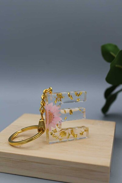 Roza ميدالية مفاتيح مزينة بالورد المجفف وورق الذهب حرف E من الريزن الفاخر