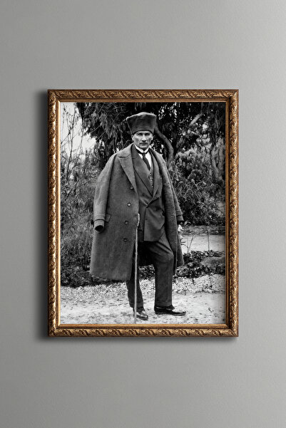 epiqart Ataturk - Vintage Patterned Frame