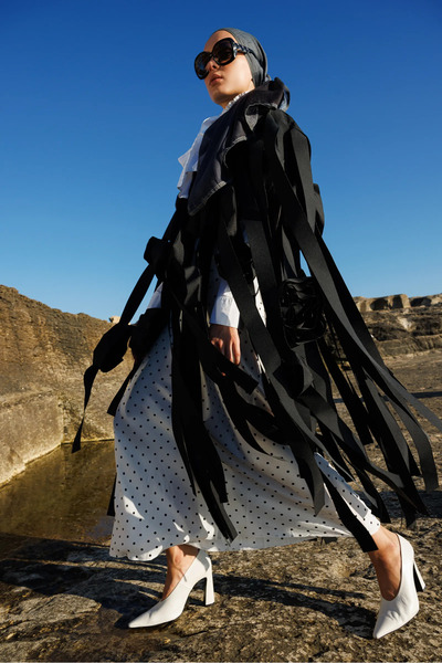 Mooncorn Gradient Muslin Shawl Black