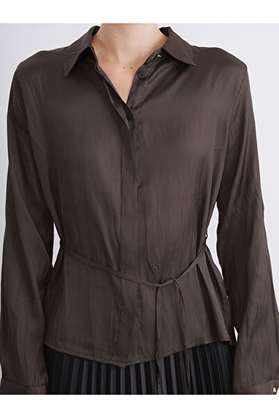 LC Waikiki Beli Kuşaklı Saten Kadın Gömlek