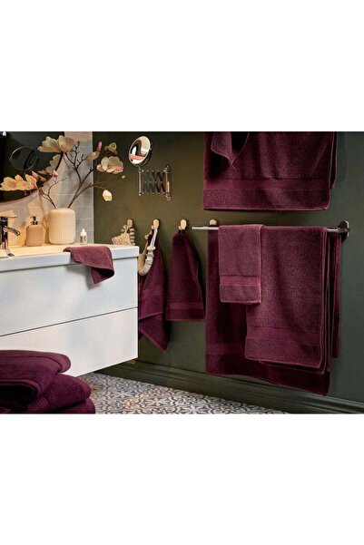 co arma Bath towel, dark red