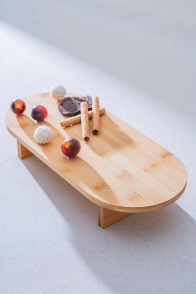 OneHouse Oval Presentation Plate with Bamboo Legs - 39.5 X 17.5 X 7cm