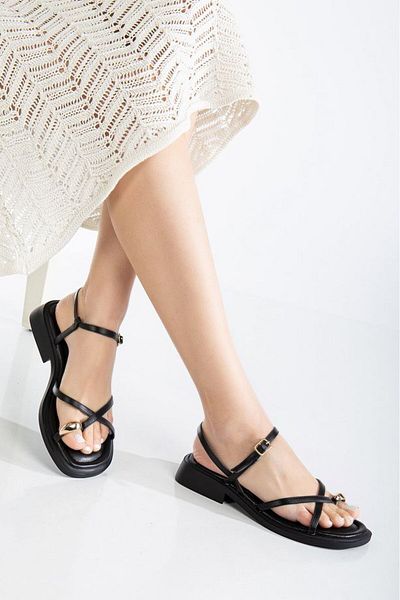 LEONILL Black Matte Leather Single Finger Ring Detailed Sandals Shoes