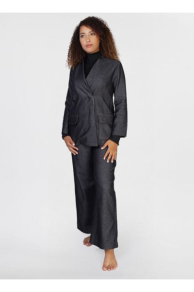 Jimmy Le Bond 2 PC Jeans Suit -of blazer featuring flap pockets and paired with wide-leg trouser and Belt