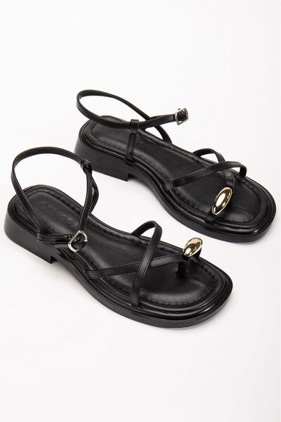LEONILL Black Matte Leather Single Finger Ring Detailed Sandals Shoes