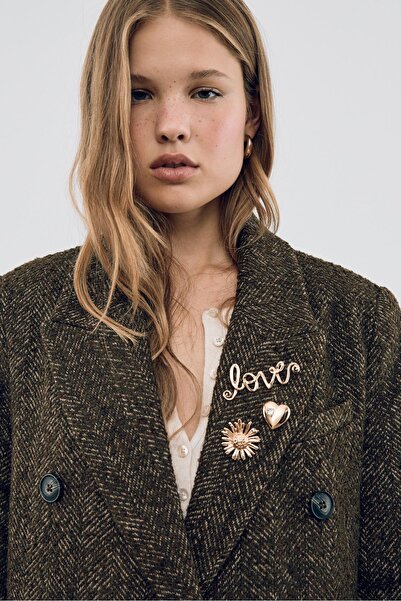 Stradivarius Set of 3 contrast love badges