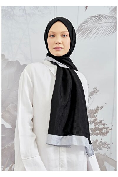 ARMANDA شال بنمط مونوغرام