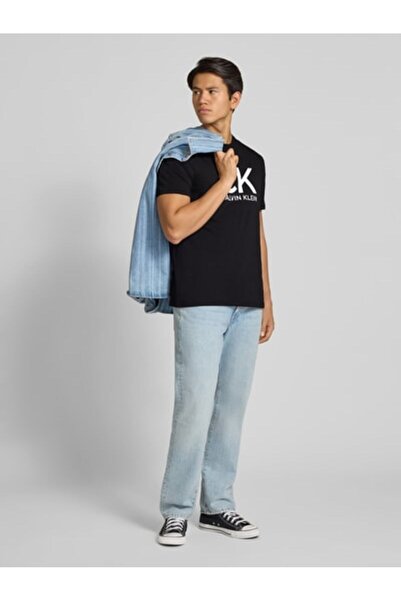 Calvin Klein Pánské tričko ze 100% bavlny s kulatým výstřihem a potiskem loga CK s krátkým rukávem, černé tričko LV04RD819G-UB1