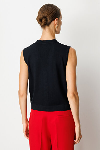 ON V-Neck Sleeveless Vest